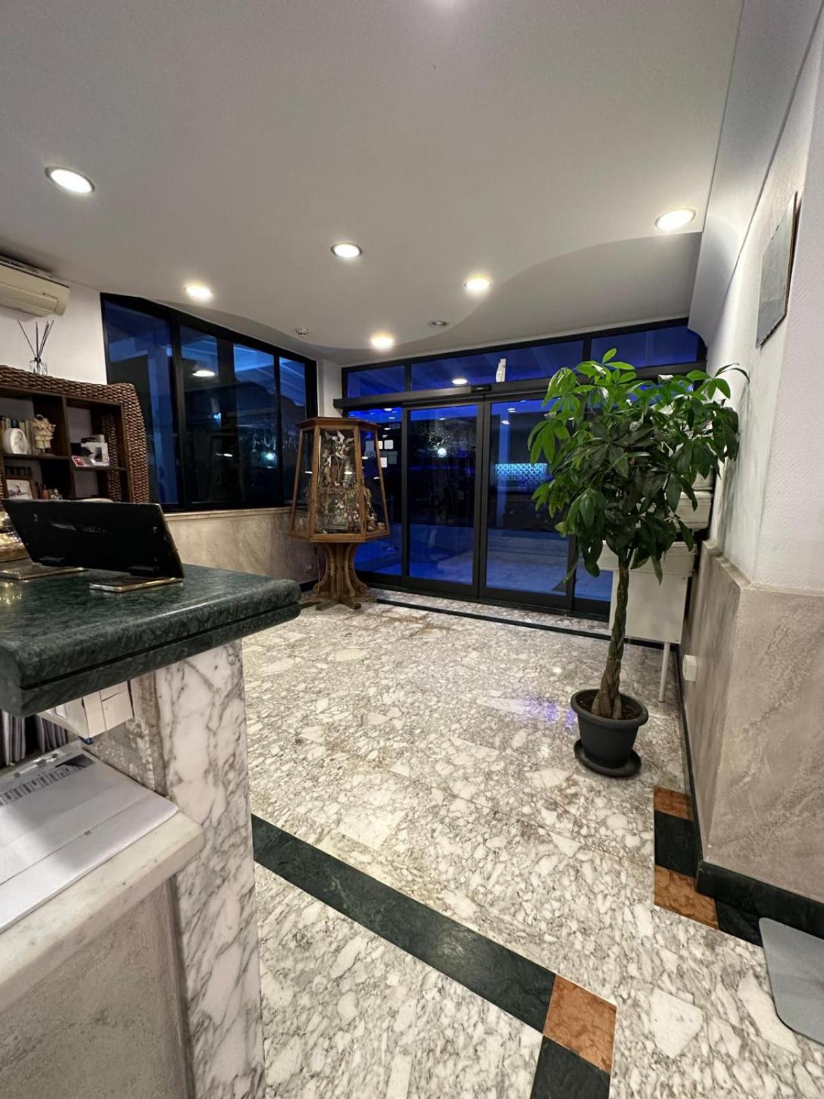 Hotel Clinton Касория Екстериор снимка