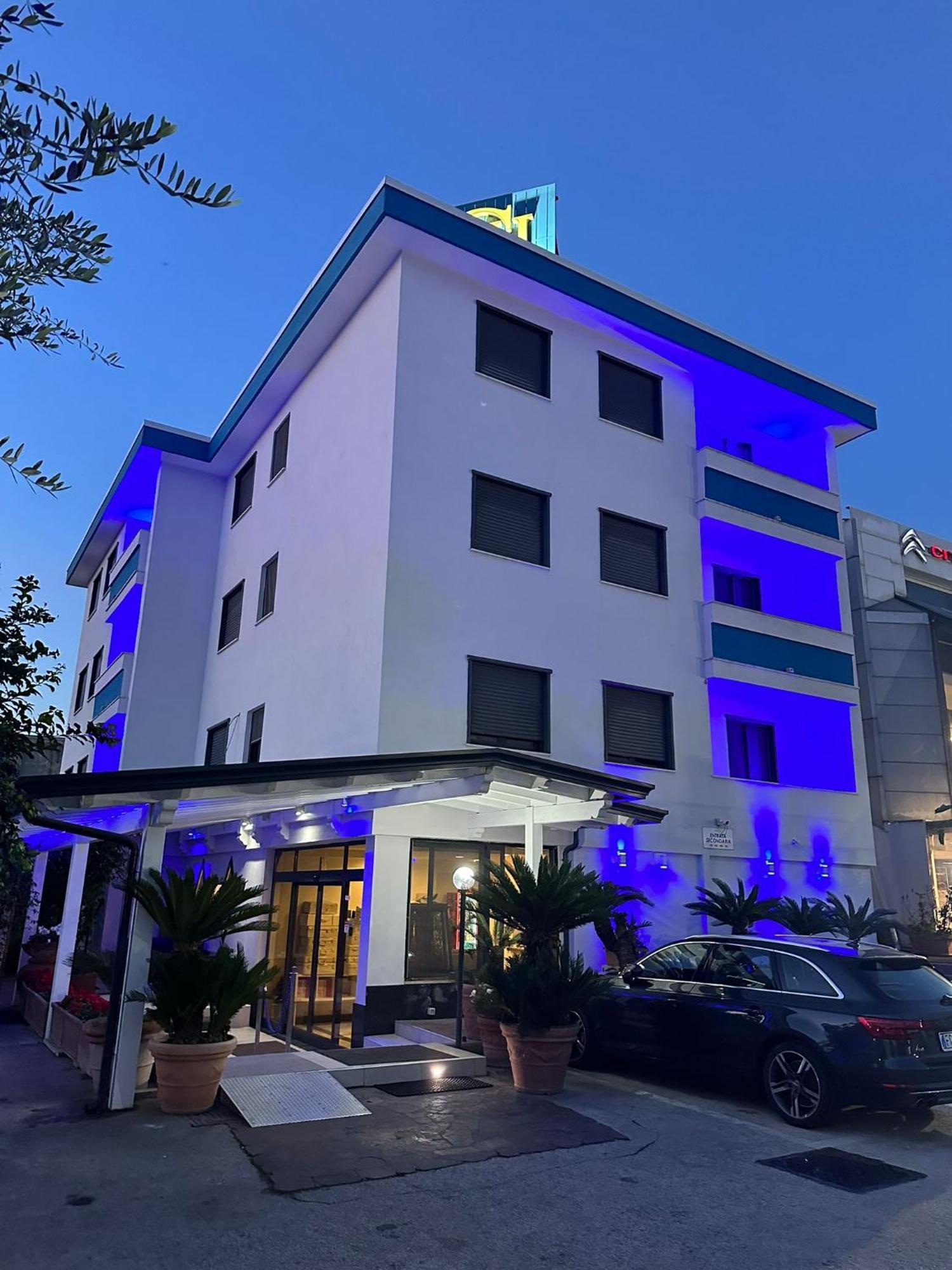 Hotel Clinton Касория Екстериор снимка
