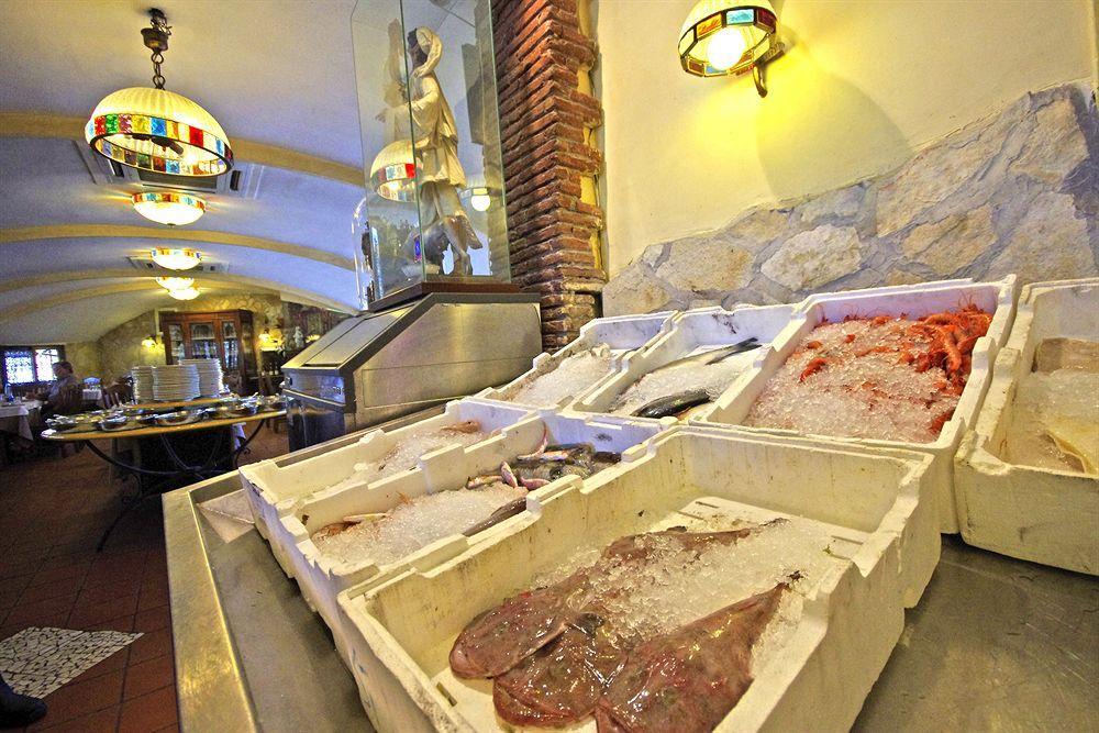 Hotel Clinton Касория Екстериор снимка