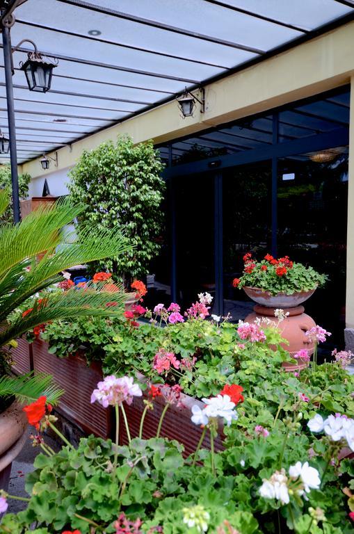 Hotel Clinton Касория Екстериор снимка