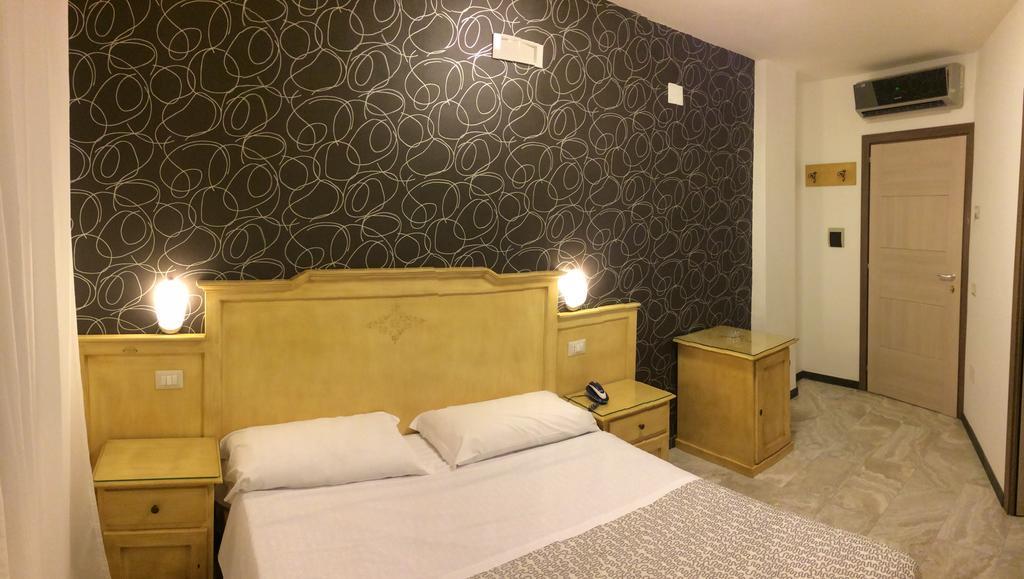 Hotel Clinton Касория Екстериор снимка