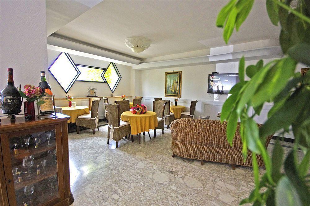 Hotel Clinton Касория Екстериор снимка