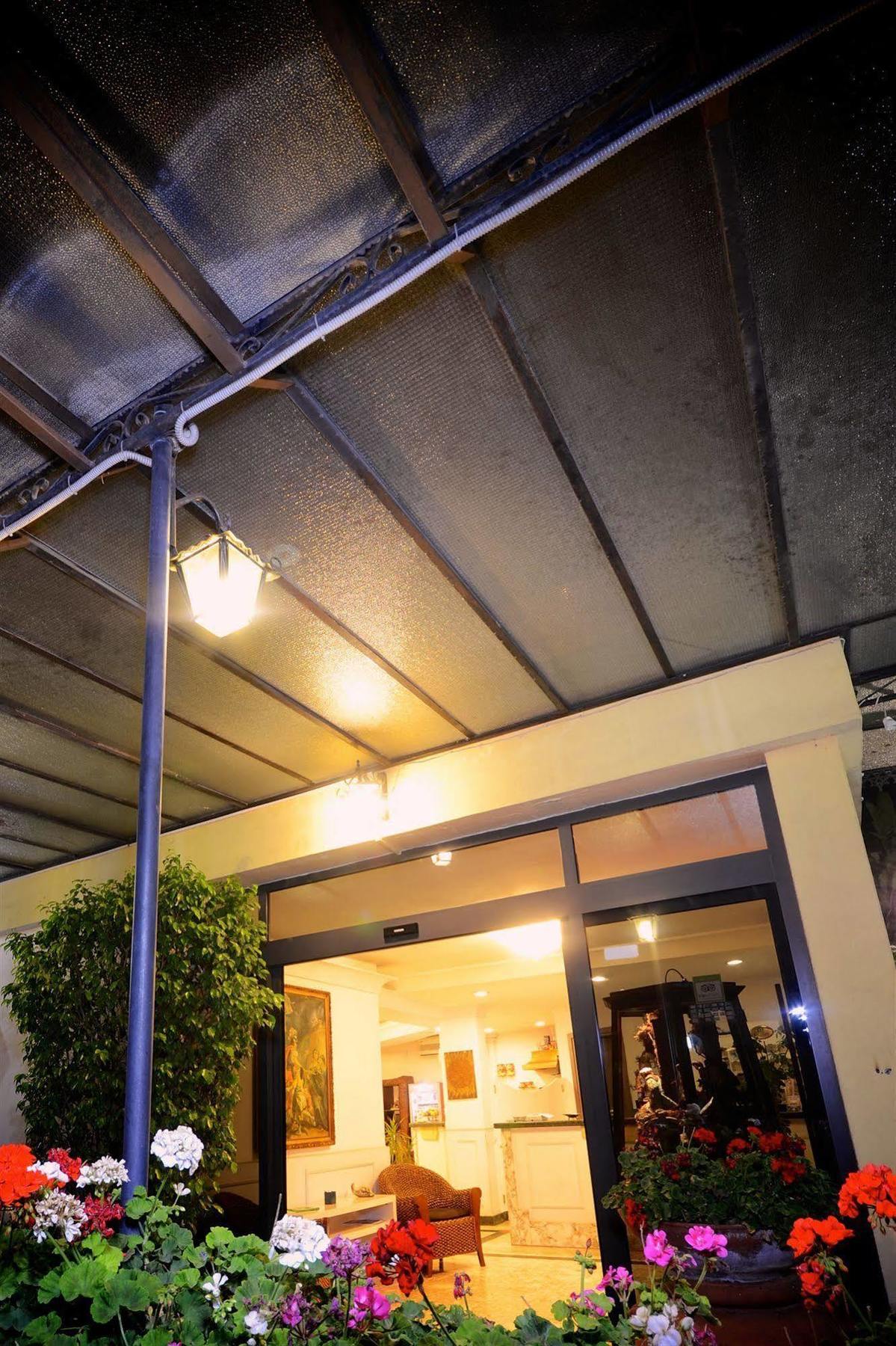Hotel Clinton Касория Екстериор снимка