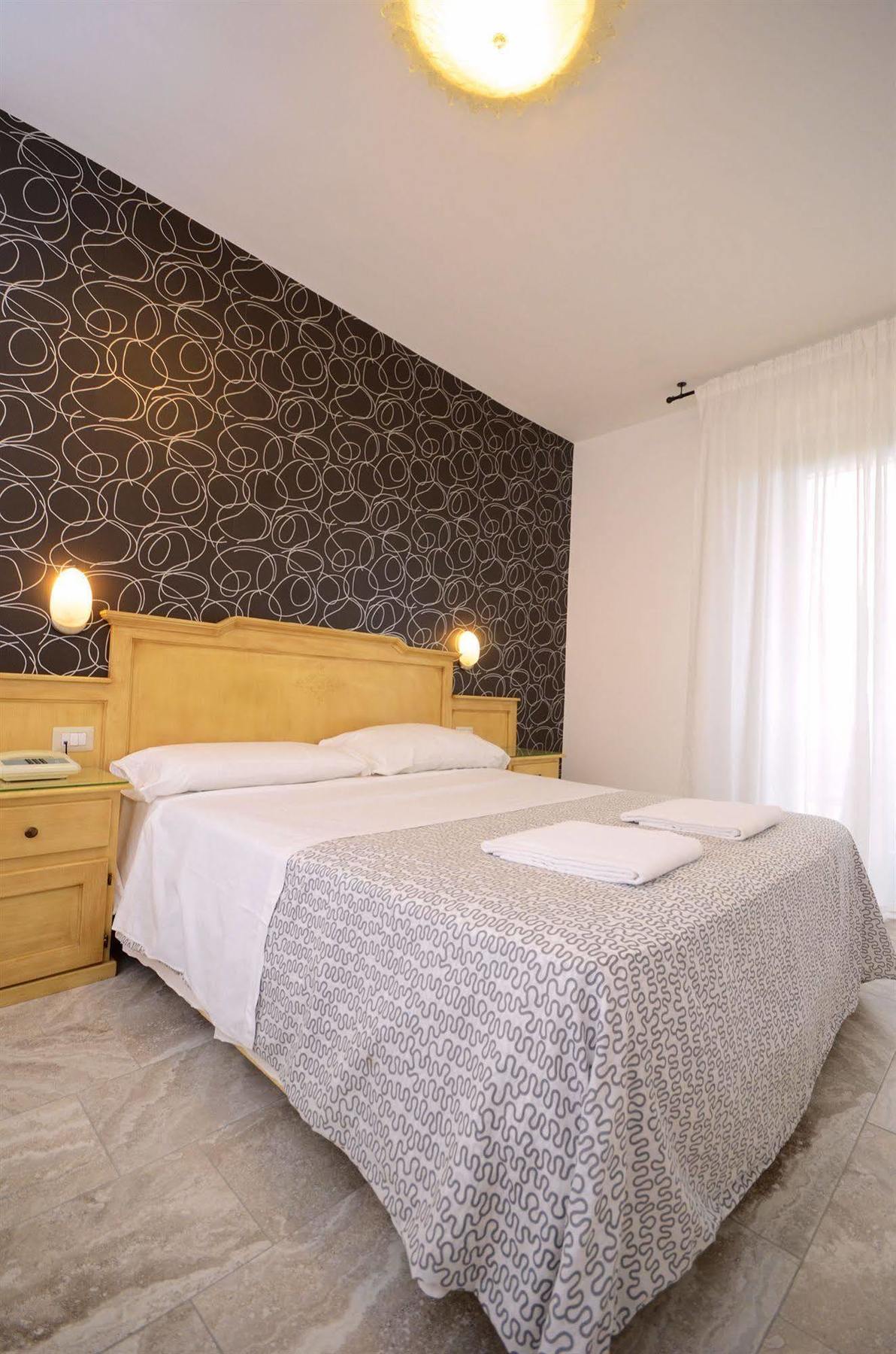 Hotel Clinton Касория Екстериор снимка
