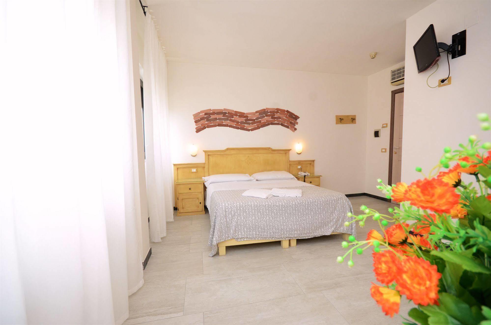 Hotel Clinton Касория Екстериор снимка