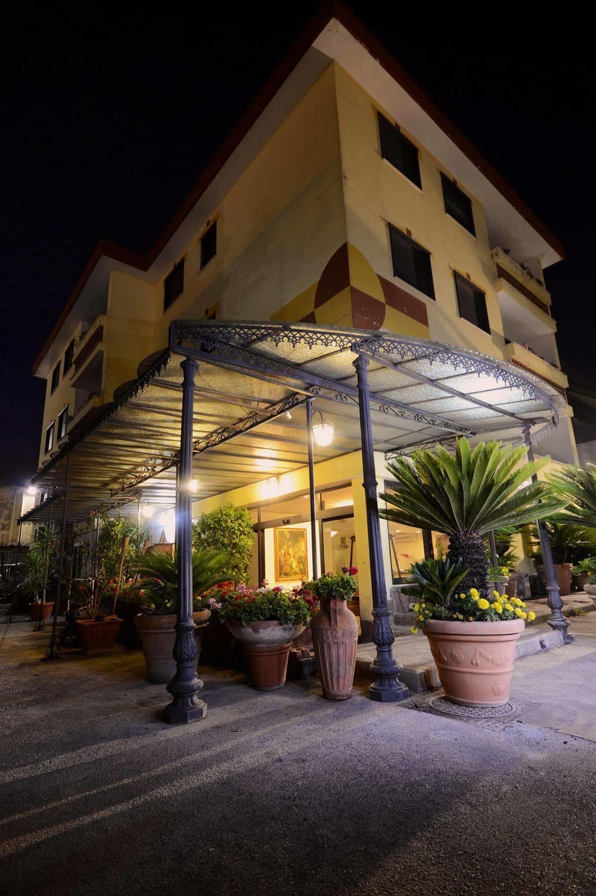 Hotel Clinton Касория Екстериор снимка