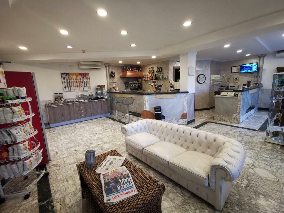 Hotel Clinton Касория Екстериор снимка